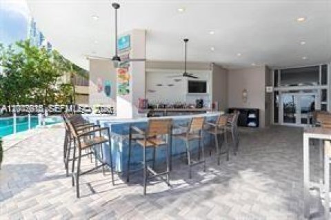 Condo in Sunny Isles Beach, Florida, 1 bedroom № 2090793 - photo 16