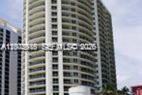 Condo in Sunny Isles Beach, Florida, 1 bedroom № 2090793 - photo 25
