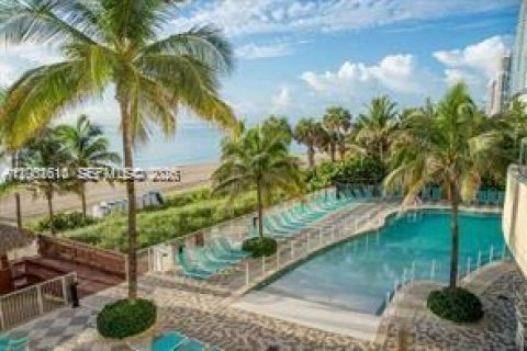 Condo in Sunny Isles Beach, Florida, 1 bedroom № 2090793 - photo 3