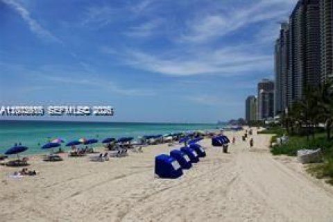 Condo in Sunny Isles Beach, Florida, 1 bedroom № 2090793 - photo 28