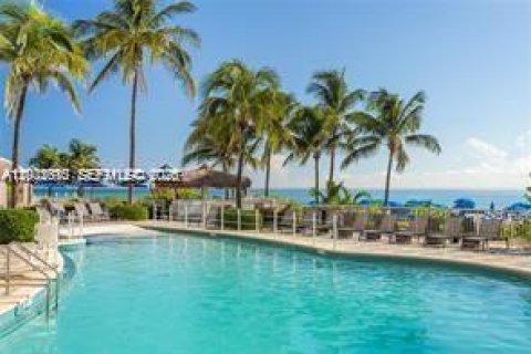 Condo in Sunny Isles Beach, Florida, 1 bedroom № 2090793 - photo 22