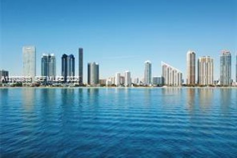 Condo in Sunny Isles Beach, Florida, 1 bedroom № 2090793 - photo 2