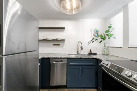 Condo in Tampa, Florida, 1 bedroom № 2123614 - photo 13