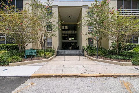 Condominio en Tampa, Florida, 1 dormitorio № 2123614