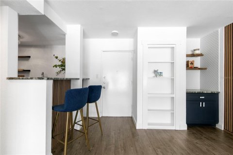 Condo in Tampa, Florida, 1 bedroom № 2123614 - photo 2