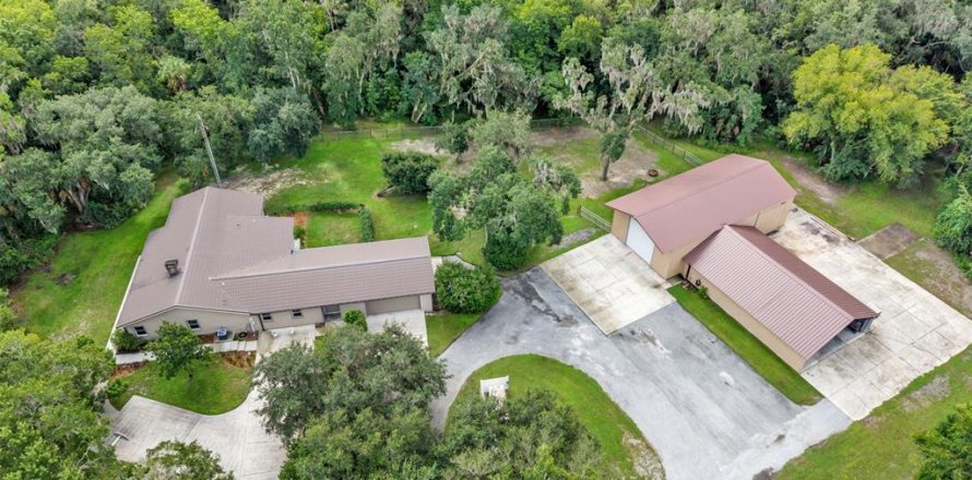 House in Lakeland, Florida 3 bedrooms, 222.41 sq.m. № 2120402