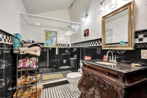 Casa en venta en Miami, Florida, 4 dormitorios, 149.76 m2 № 1978924 - foto 10