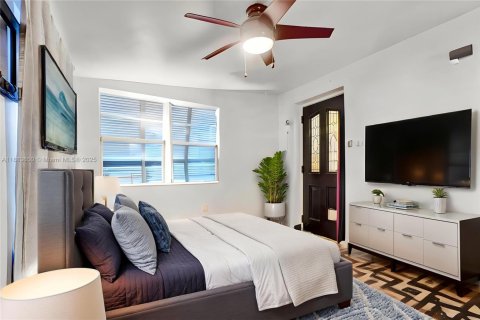 Casa en venta en Miami, Florida, 4 dormitorios, 149.76 m2 № 1978924 - foto 14