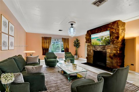 Casa en venta en Miami, Florida, 4 dormitorios, 149.76 m2 № 1978924 - foto 4