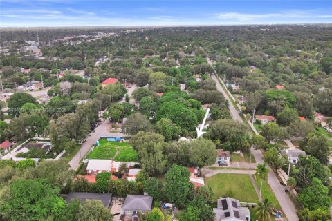 Casa en venta en Miami, Florida, 4 dormitorios, 149.76 m2 № 1978924 - foto 18