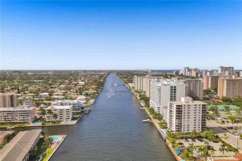Casa en venta en Fort Lauderdale, Florida, 3 dormitorios, 195.65 m2 № 2392607 - foto 10