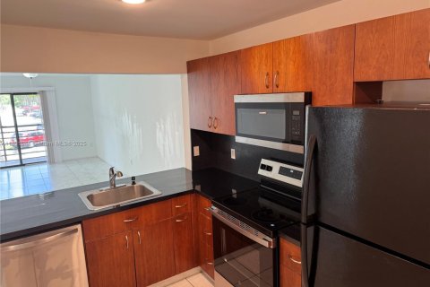 Condominio en alquiler en Miami, Florida, 2 dormitorios, 88.81 m2 № 1949762 - foto 2