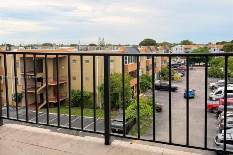 Copropriété à louer à Hialeah, Floride: 2 chambres, 82.68 m2 № 2425063 - photo 19