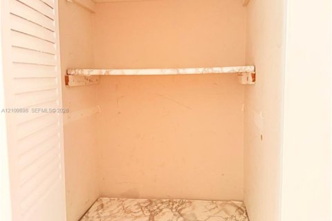 Copropriété à louer à Hialeah, Floride: 2 chambres, 82.68 m2 № 2425063 - photo 14