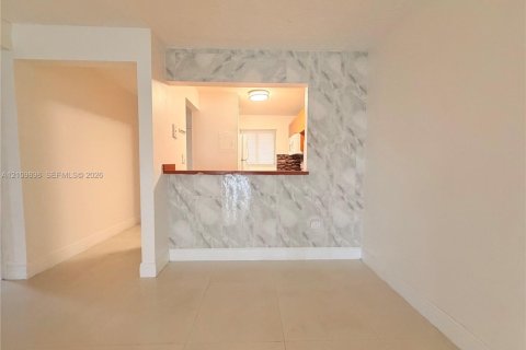 Copropriété à louer à Hialeah, Floride: 2 chambres, 82.68 m2 № 2425063 - photo 4