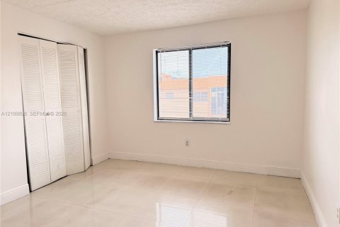 Copropriété à louer à Hialeah, Floride: 2 chambres, 82.68 m2 № 2425063 - photo 7