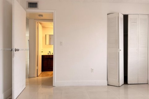 Copropriété à louer à Hialeah, Floride: 2 chambres, 82.68 m2 № 2425063 - photo 11