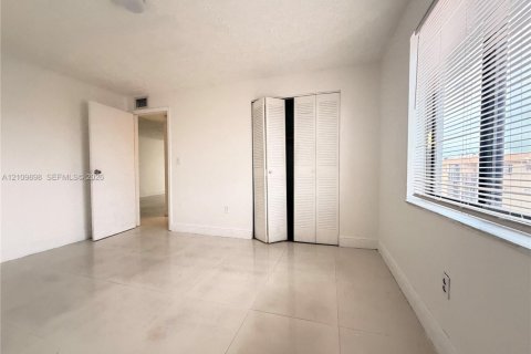Copropriété à louer à Hialeah, Floride: 2 chambres, 82.68 m2 № 2425063 - photo 9