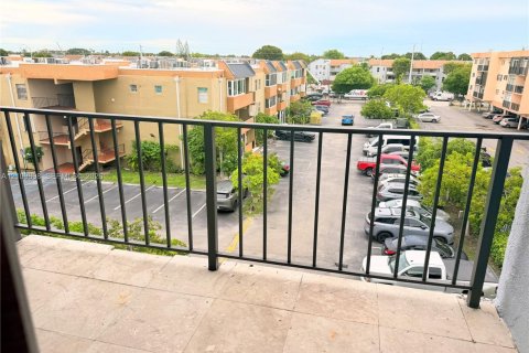 Copropriété à louer à Hialeah, Floride: 2 chambres, 82.68 m2 № 2425063 - photo 18