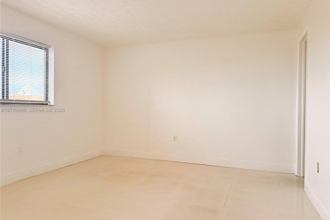 Copropriété à louer à Hialeah, Floride: 2 chambres, 82.68 m2 № 2425063 - photo 17