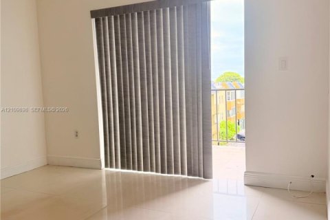 Copropriété à louer à Hialeah, Floride: 2 chambres, 82.68 m2 № 2425063 - photo 15