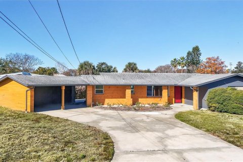 House in Tavares, Florida 2 bedrooms, 130.06 sq.m. № 2114747