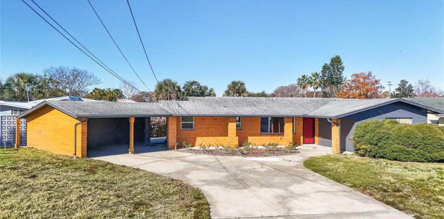 House in Tavares, Florida 2 bedrooms, 130.06 sq.m. № 2114747