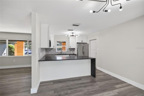 House in Tavares, Florida 2 bedrooms, 130.06 sq.m. № 2114747 - photo 10