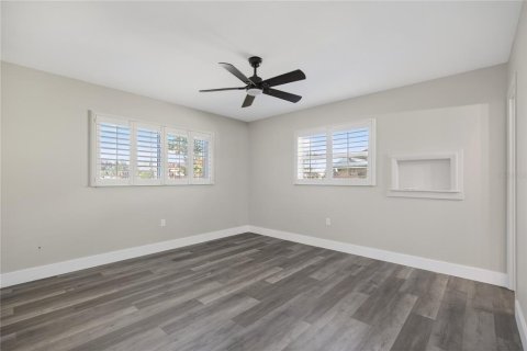 House in Tavares, Florida 2 bedrooms, 130.06 sq.m. № 2114747 - photo 20