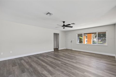 House in Tavares, Florida 2 bedrooms, 130.06 sq.m. № 2114747 - photo 8