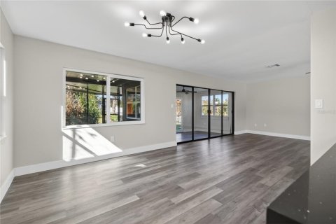 House in Tavares, Florida 2 bedrooms, 130.06 sq.m. № 2114747 - photo 16