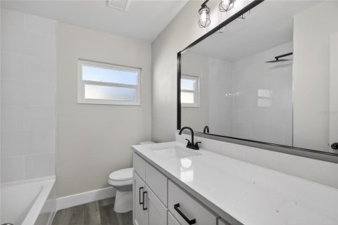 House in Tavares, Florida 2 bedrooms, 130.06 sq.m. № 2114747 - photo 25