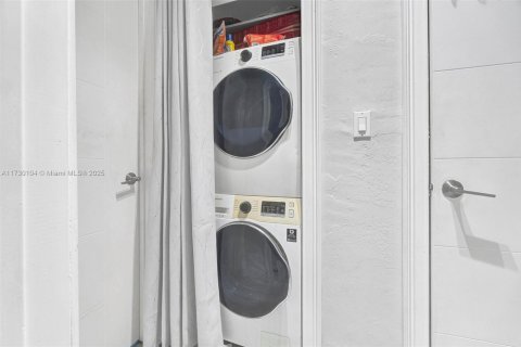 Condo in Miami Beach, Florida, 1 bedroom  № 1811283 - photo 18