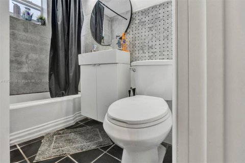 Condo in Miami Beach, Florida, 1 bedroom  № 1811283 - photo 16