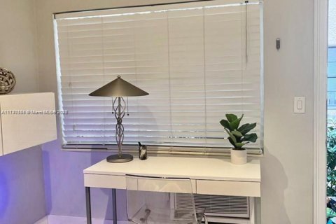 Condo in Miami Beach, Florida, 1 bedroom  № 1811283 - photo 5
