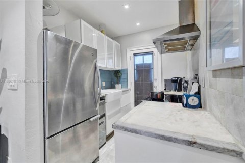 Condo in Miami Beach, Florida, 1 bedroom  № 1811283 - photo 1
