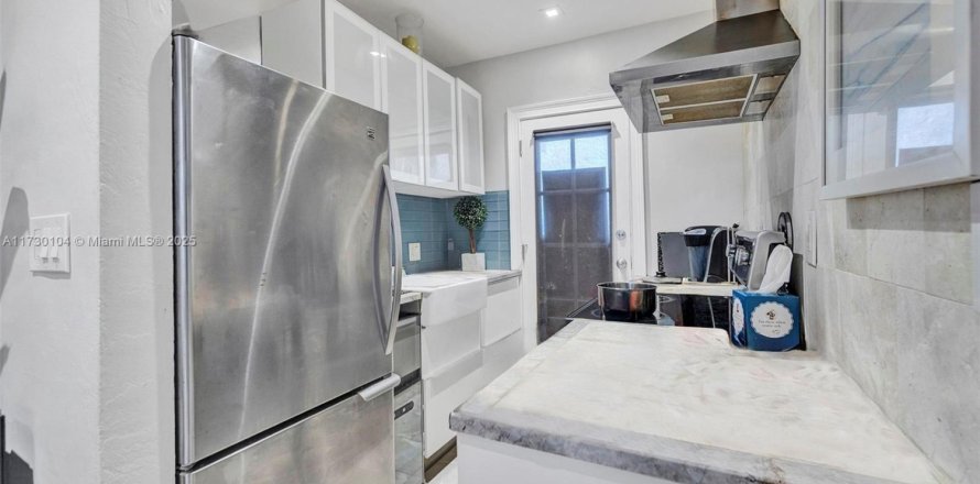 Condo in Miami Beach, Florida, 1 bedroom  № 1811283