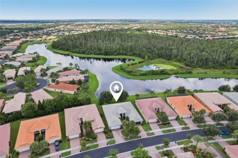 House in Wimauma, Florida 2 bedrooms, 138.98 sq.m. № 1853586 - photo 2
