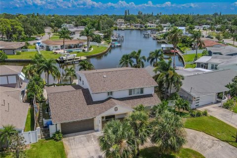 Casa en venta en Saint Petersburg, Florida, 3 dormitorios, 226.59 m2 № 1919625 - foto 5