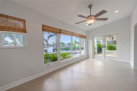 Villa ou maison à vendre à Saint Petersburg, Floride: 3 chambres, 226.59 m2 № 1919625 - photo 24