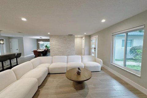House in Winter Garden, Florida 4 bedrooms, 195.09 sq.m. № 1813504 - photo 11