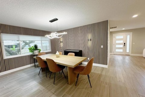 House in Winter Garden, Florida 4 bedrooms, 195.09 sq.m. № 1813504 - photo 3