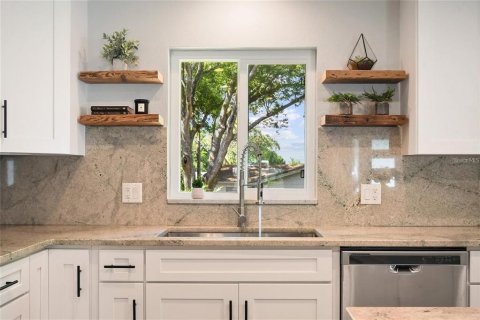House in Winter Garden, Florida 4 bedrooms, 195.09 sq.m. № 1813504 - photo 6