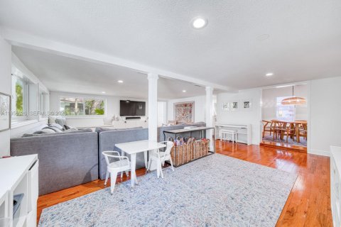 Villa ou maison à louer à Coral Gables, Floride: 3 chambres, 183.85 m2 № 2026404 - photo 8