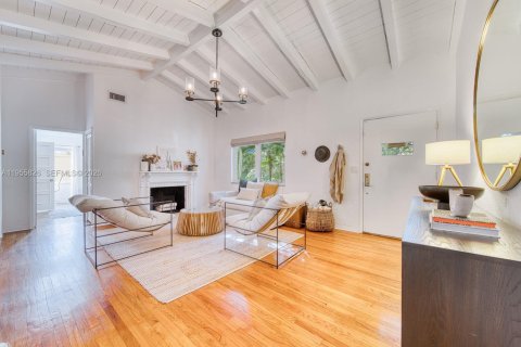 Villa ou maison à louer à Coral Gables, Floride: 3 chambres, 183.85 m2 № 2026404 - photo 9