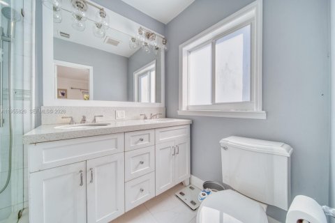 Villa ou maison à louer à Coral Gables, Floride: 3 chambres, 183.85 m2 № 2026404 - photo 20