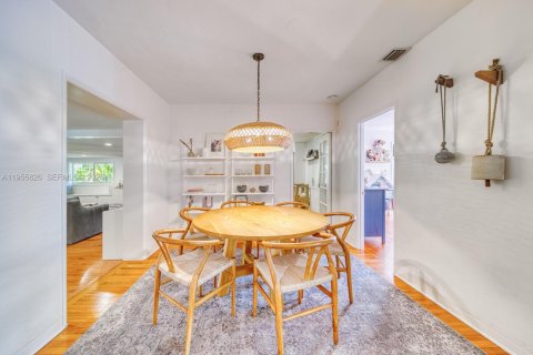 Villa ou maison à louer à Coral Gables, Floride: 3 chambres, 183.85 m2 № 2026404 - photo 17