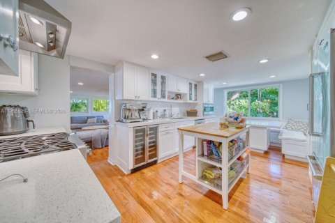 Villa ou maison à louer à Coral Gables, Floride: 3 chambres, 183.85 m2 № 2026404 - photo 12