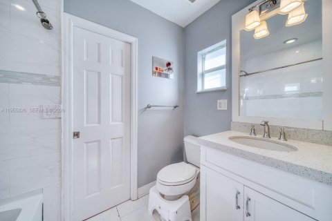 Villa ou maison à louer à Coral Gables, Floride: 3 chambres, 183.85 m2 № 2026404 - photo 24