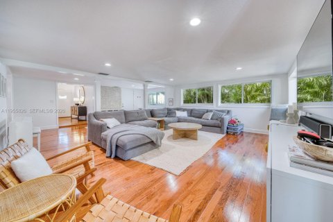 Villa ou maison à louer à Coral Gables, Floride: 3 chambres, 183.85 m2 № 2026404 - photo 7